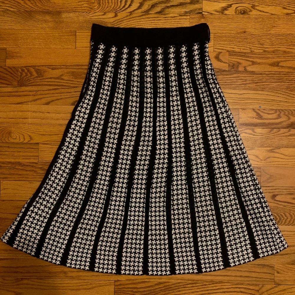 Lapis Black and White Midi A-Line Pleated Skirt
